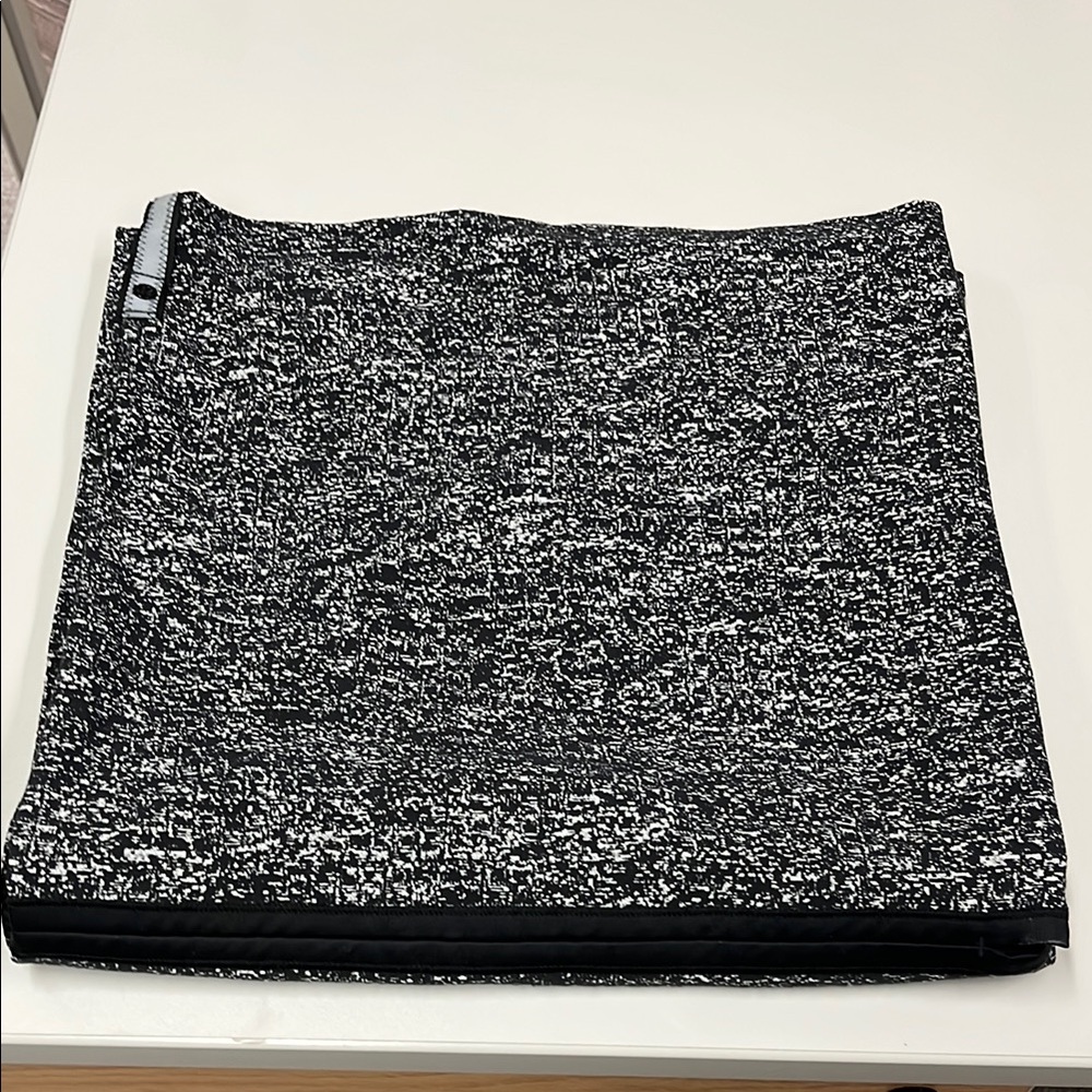 Black and White Lululemon Vinyasa Scarf
